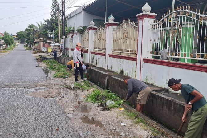 Hujan Tak Halangi Semangat Warga RT 01 RW 07 Gotong Royong Sambut Idul Adha
