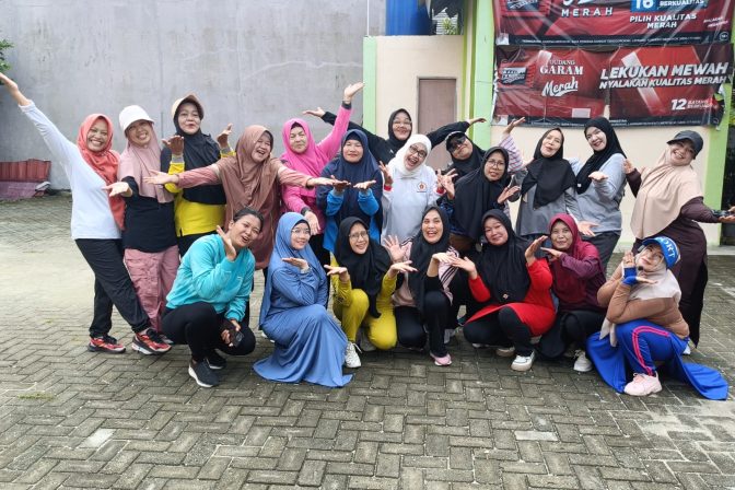 Senam Sehat PKK RW 07 Rutin Digelar untuk Tingkatkan Kebugaran dan Kebersamaan Warga
