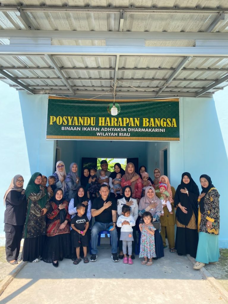 foto bersama kegiatan posyandu rw 07 sidomulyo timur
